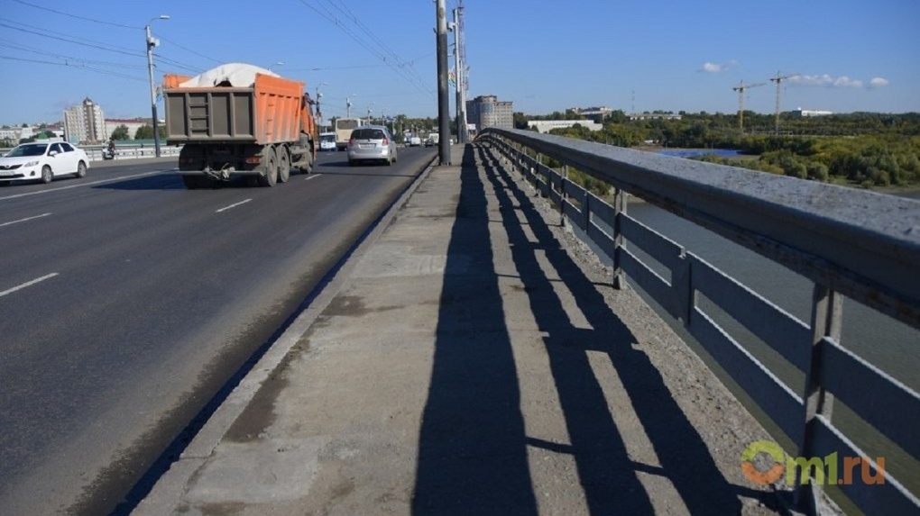 Цену на обследование моста у телецентра в Омске снизили в два раза