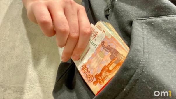 Новосибирец предложил помощь пенсионеру и украл его деньги