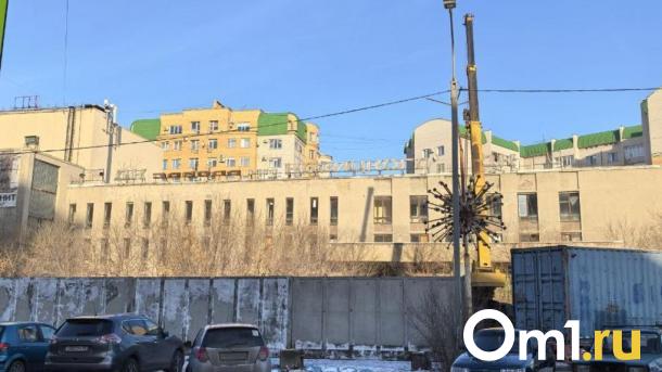 В Омске начались демонтажные работы в ДК имени Козицкого