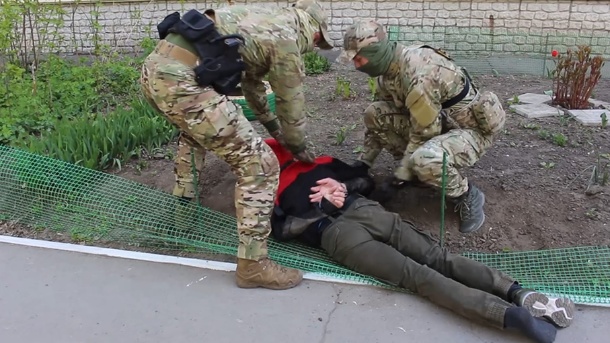 В Омске сотрудники ФСБ обезвредили парня, который учился быть террористом