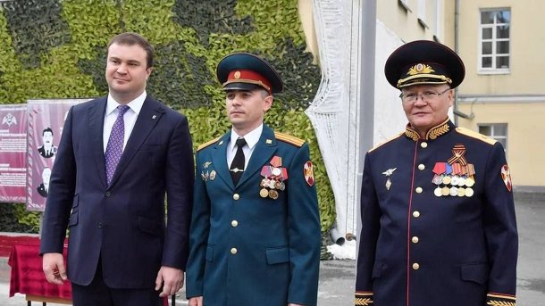 Виталий Хоценко вручил госнаграды росгвардейцам