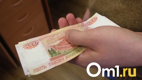 Омский бездомный вынес из уличного кафе гамбургеры и кассу, угрожая ножом