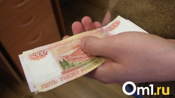 Омский бездомный вынес из уличного кафе гамбургеры и кассу, угрожая ножом