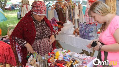 Омские власти продлят договоры на размещение киосков и ярмарок до 2026 года