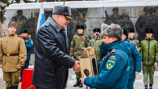 В Омске приняли лампаду с частицей Вечного огня