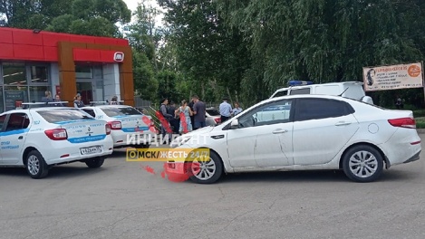 Устроил резню: пьяный юноша кинулся с ножом на троих омичей в Советском округе – ФОТО