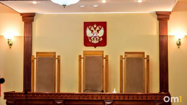 Строительству новой школы в микрорайоне «Серебряный берег» пытается помешать многодетная омичка