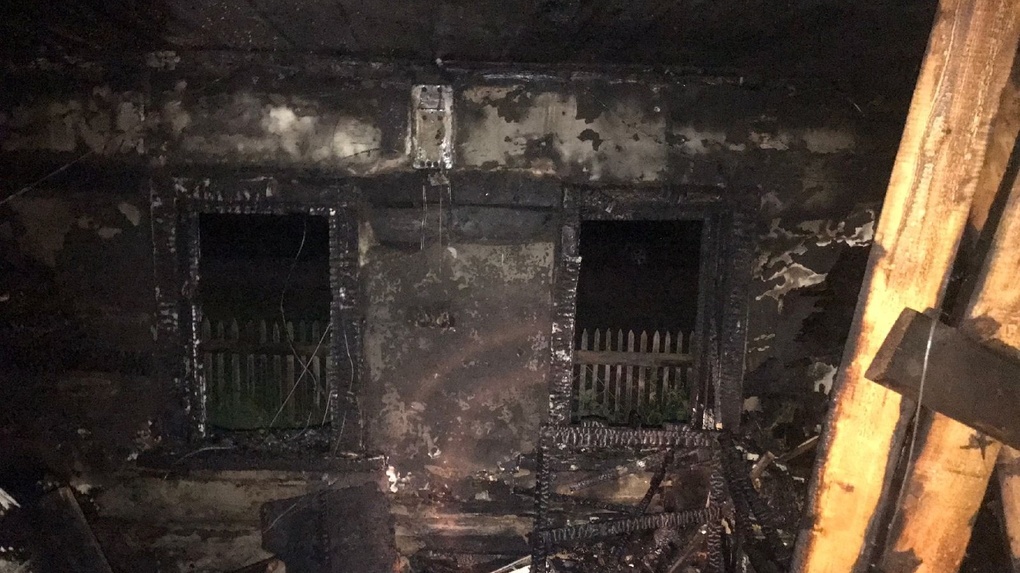 В Омской области сгорел дом семейной пары: жена мертва, муж в больнице