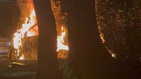 Конфликт закончился поджогом машины во дворе на Зорге в Новосибирске
