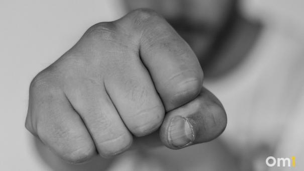 Преподал урок. Омский сельчанин в ссоре сломал челюсть парню