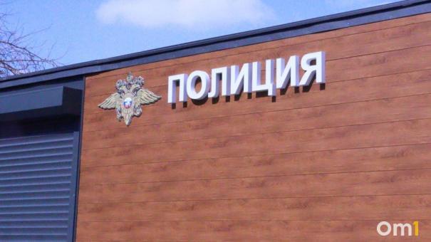 Омичка напала на незнакомца с осколком бутылки: раны оказались смертельными