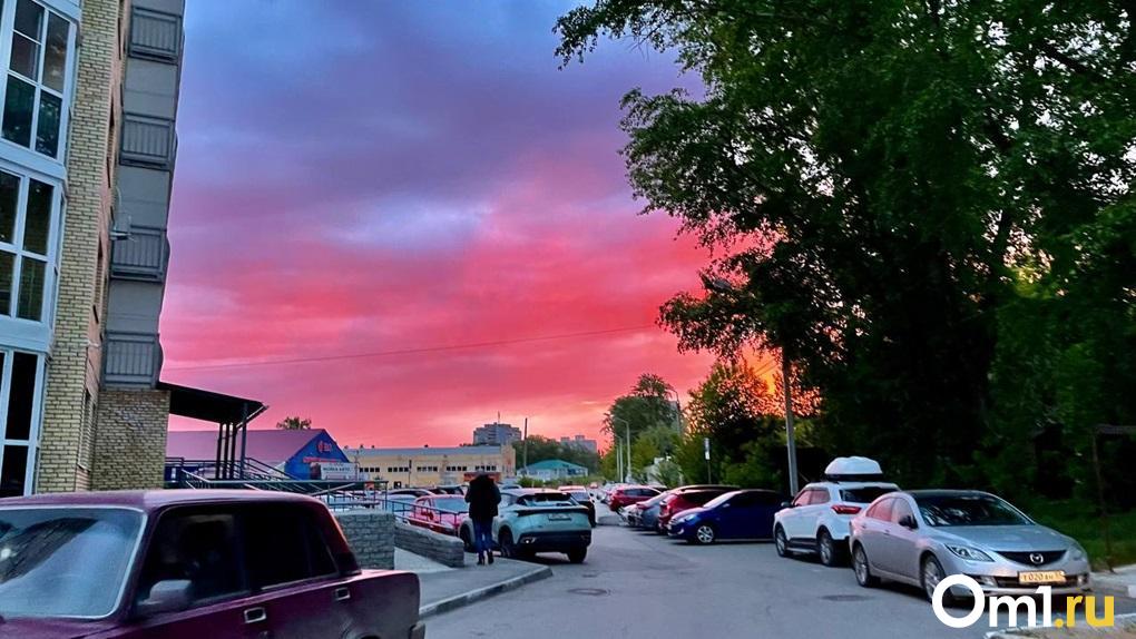 Небо взорвалось красками: показываем потрясающие фото заката в Омске