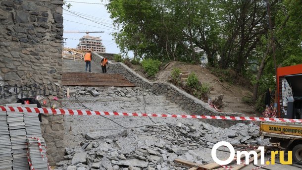 Лестницу на Речном вокзале в Новосибирске окончательно отремонтируют к 15 августа