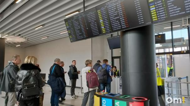 В новосибирском аэропорту Толмачёво у стойки регистрации умер мужчина