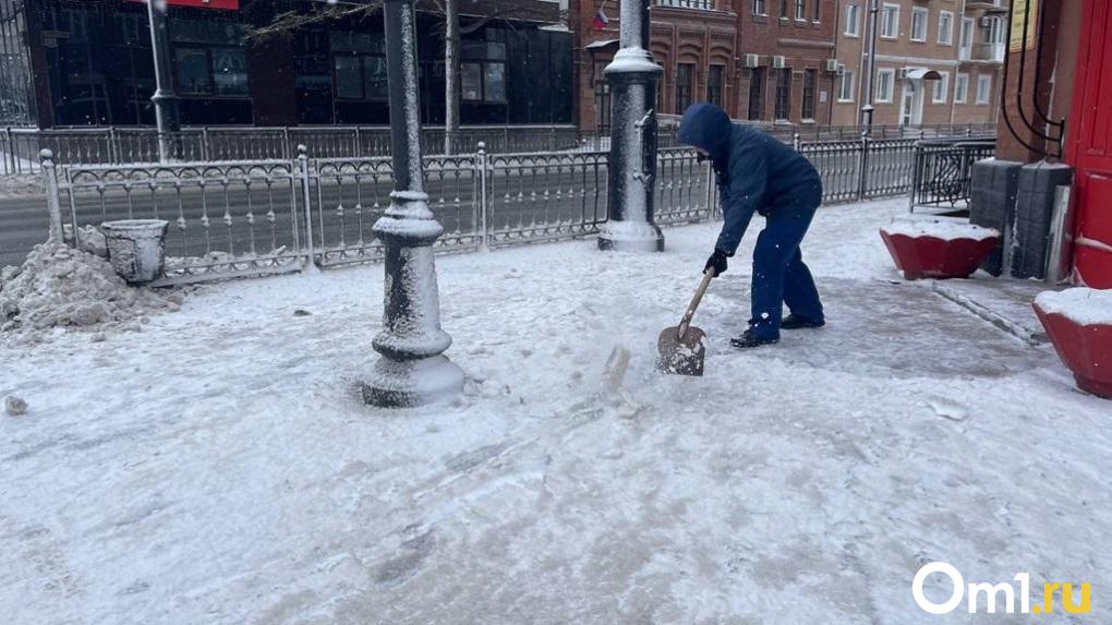 В Омске увеличили зарплату сотрудникам, очищающим улицы от снега