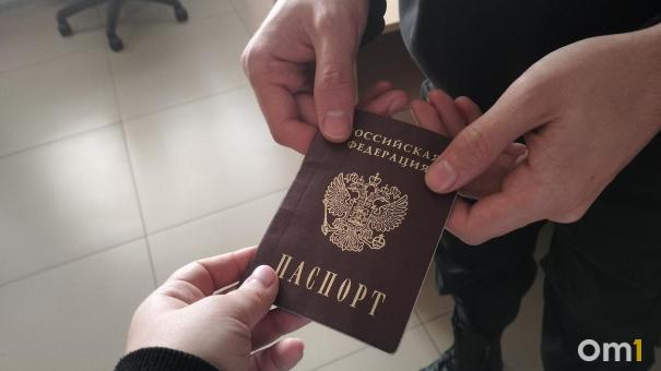 В Новосибирске незаконно оформляли мигрантов: раскрыта схема с хостелом