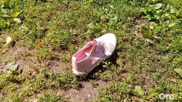 Одета в бесформенную футболку грязно-розового цвета. В Омске пропала 10-летняя школьница