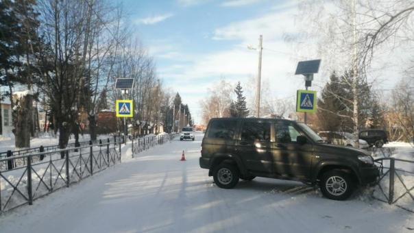 Под Омском водитель сбил девочку и врезался в забор