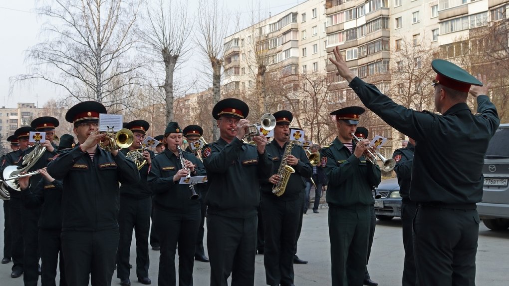 На День города в Новосибирск за 18 млн рублей привезут оркестры, табун лошадей и колокола