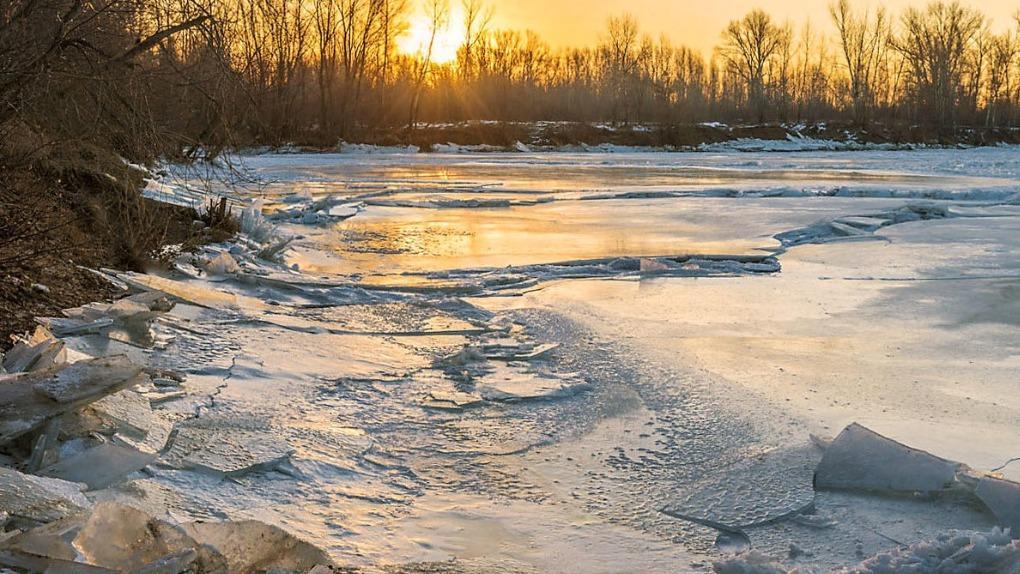 Возможно подтопление: МЧС предупредили жителей Новосибирской области о вскрытии реки Карасук