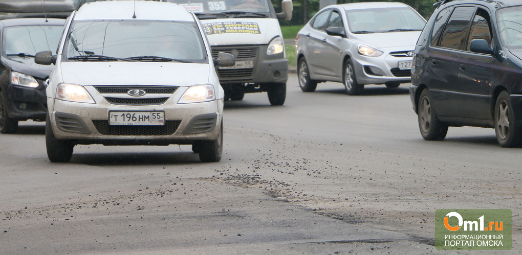 Отремонтировать дороги в Омске к сроку помешали дождь и небрежность подрядчиков