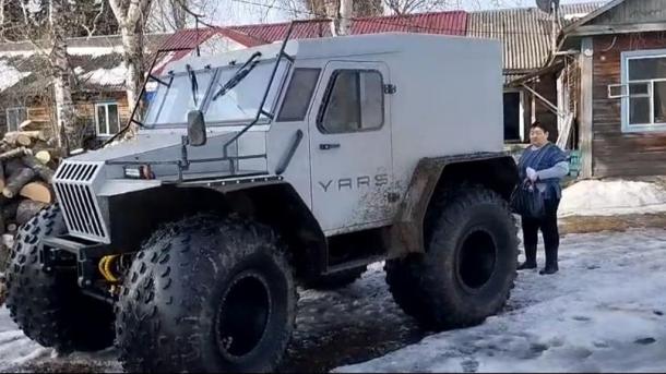 Из-за распутицы почтальоны пересели на вездеходы для доставки почты в Омской области