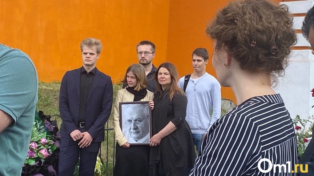 Плакали и шутили: в Новосибирске кремировали умершего физика Дмитрия Колкера, обвиняемого в госизмене