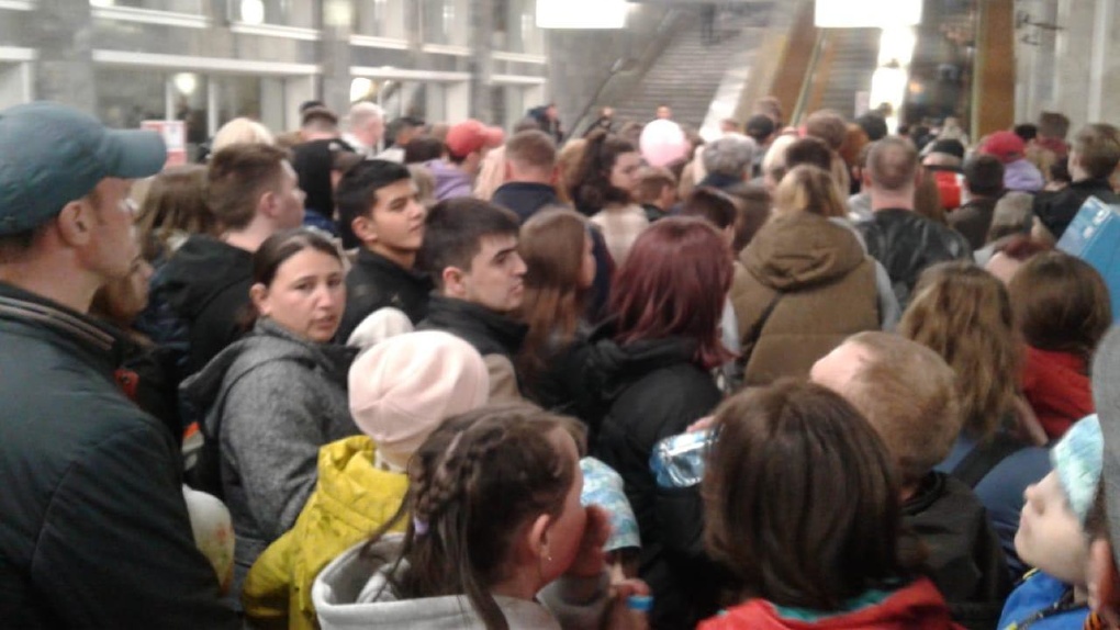 Новосибирцы устроили давку на станции метро «Речной вокзал» после салюта 9 мая