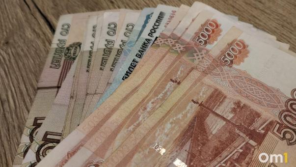 Стало известно, сколько зарабатывает главный по дорожному хозяйству в Омске
