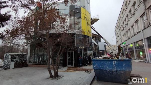Сносят стены: Park Cafe продолжают разбирать в центре Новосибирска
