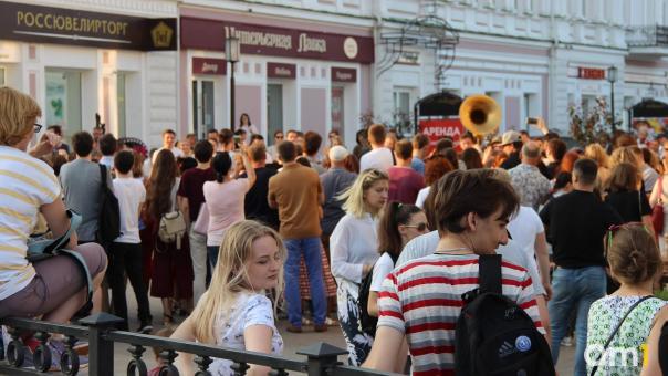 Шелест объяснил, почему в Омске отменили общий выпускной для школьников