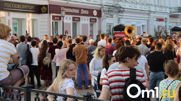 Шелест объяснил, почему в Омске отменили общий выпускной для школьников