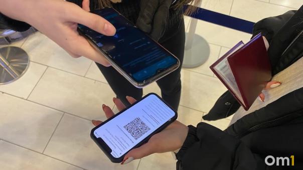 Из-за появления омикрона в торговых центрах Омска начнут активнее ловить «безмасочников»