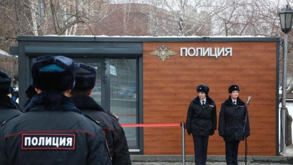 «Прозрачный» пункт полиции открыли в Театральном сквере Новосибирска