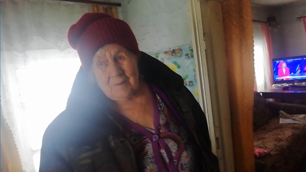 В Новосибирской области спасают пенсионерку, которая рискует погибнуть в разваливающимся доме