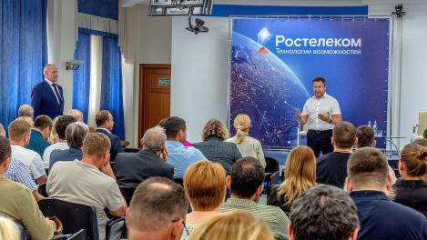 Сенатор Александр Карелин и сотрудники «Ростелекома» обсудили тренды в развитии ИТ-отрасли
