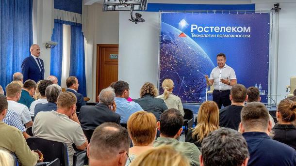 Сенатор Александр Карелин и сотрудники «Ростелекома» обсудили тренды в развитии ИТ-отрасли