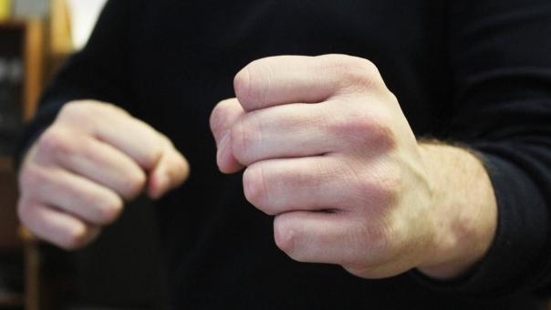 Многодетная мать жалуется на преследования и избиения экс-супругом