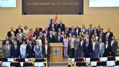 Губернатор Андрей Травников поблагодарил депутатов Заксобрания VII созыва за совместную работу