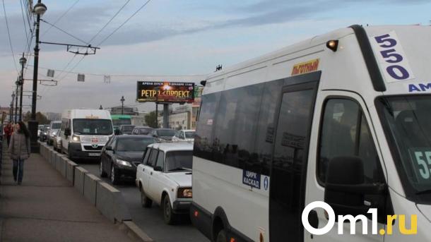 В первый учебный день дороги Омска сковали пробки