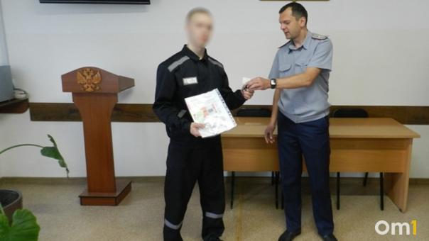 В Омске осуждённый получил ключи от квартиры, отбывая срок
