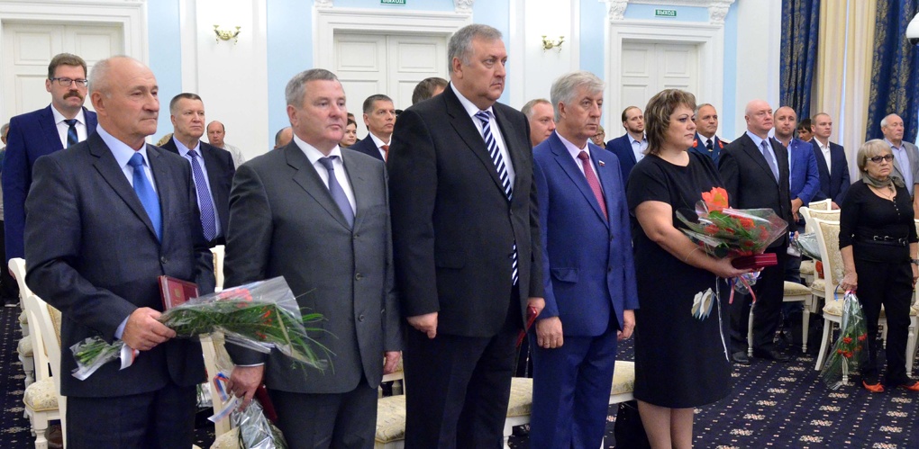 Губернатор Назаров наградил медалью бывшего мэра Омска Шрейдера