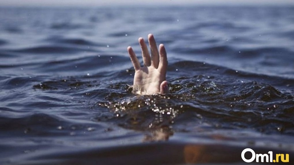 Скрылся под водой во время купания: в Новосибирске извлекли тело утонувшего в котловане мужчины