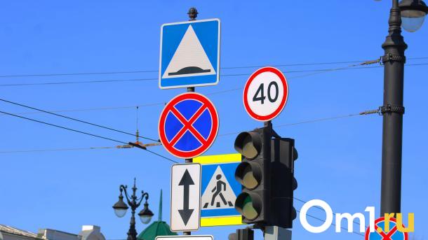 В Омске запустили светофор, не работавший с прошлого года