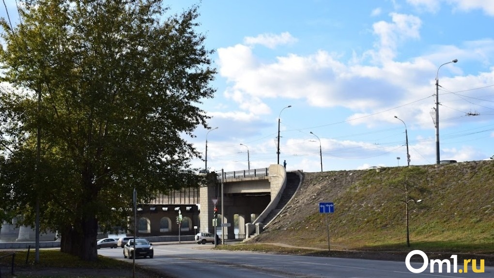 В центре Омска скорость движения автомобилей снизили до 40 км/ч