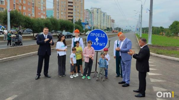 Губернатор Хоценко и мэр Шелест открыли бульвар Архитекторов в Омске