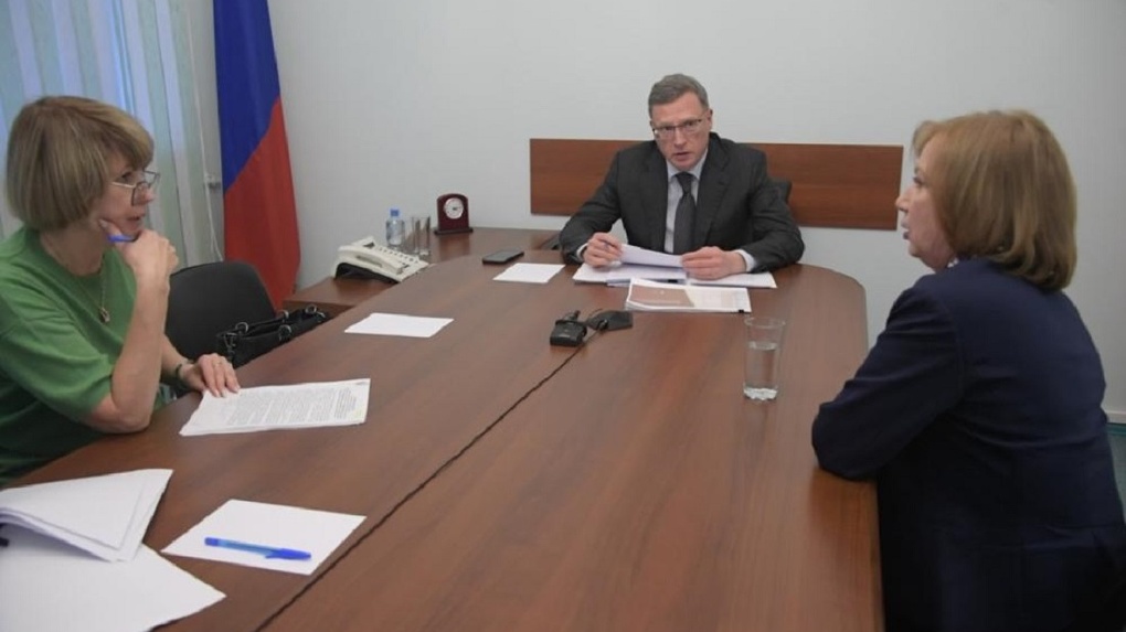 Губернатор Бурков принял у себя омичей, чтобы решить их проблемы