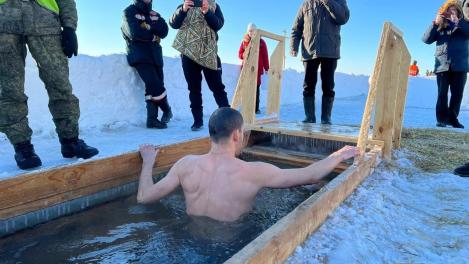 Чем чревато купание в ледяной воде? Врач назвал моржей тяжело больными людьми