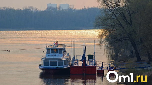 У омичей осталась неделя, чтобы покататься на прогулочном теплоходе