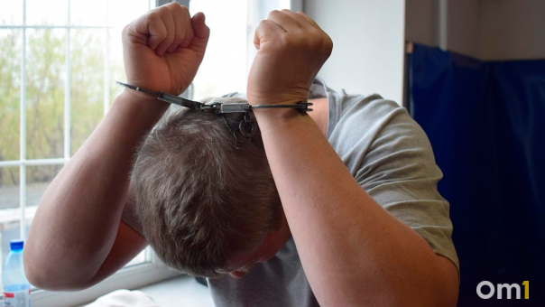Насиловал 13-летних девочек: новосибирский учитель-педофил умер в колонии